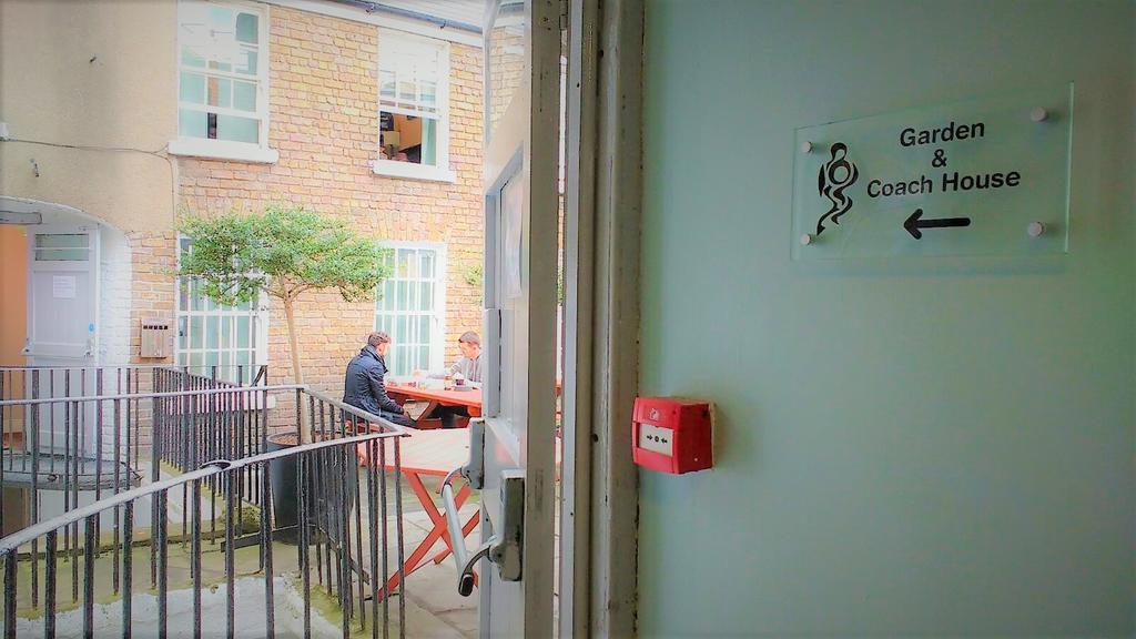 Backpackers Citi Hostel Дъблин Екстериор снимка